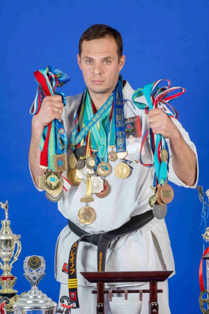 Леонов Алексей